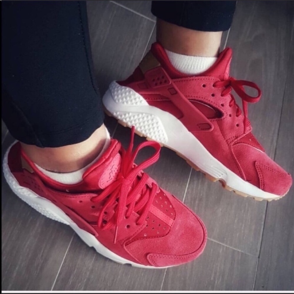 NWT Nike Air Huarache Suede - Picture 3 of 8